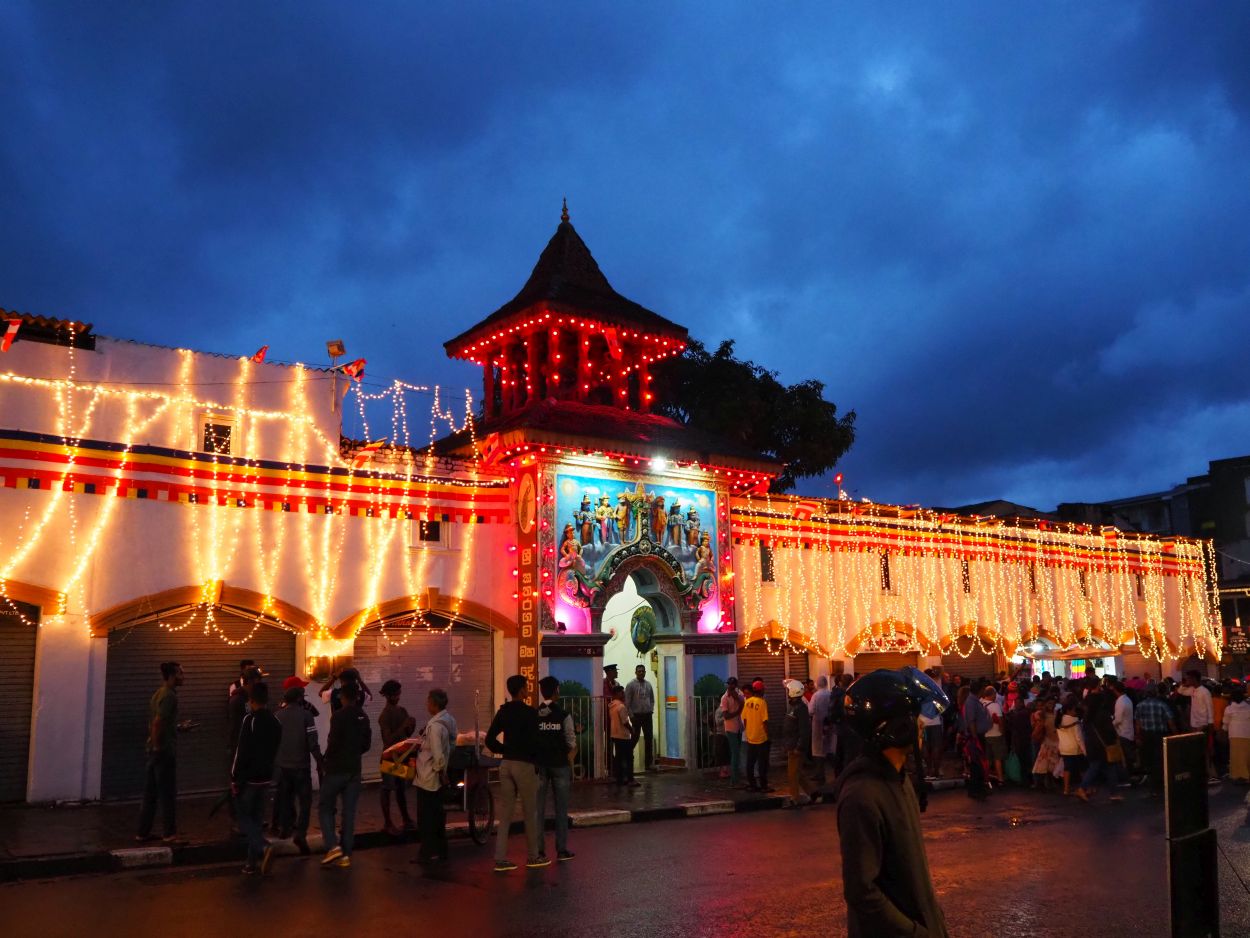 Eröffnung des Esala Perahera Festivals in Sri Lanka