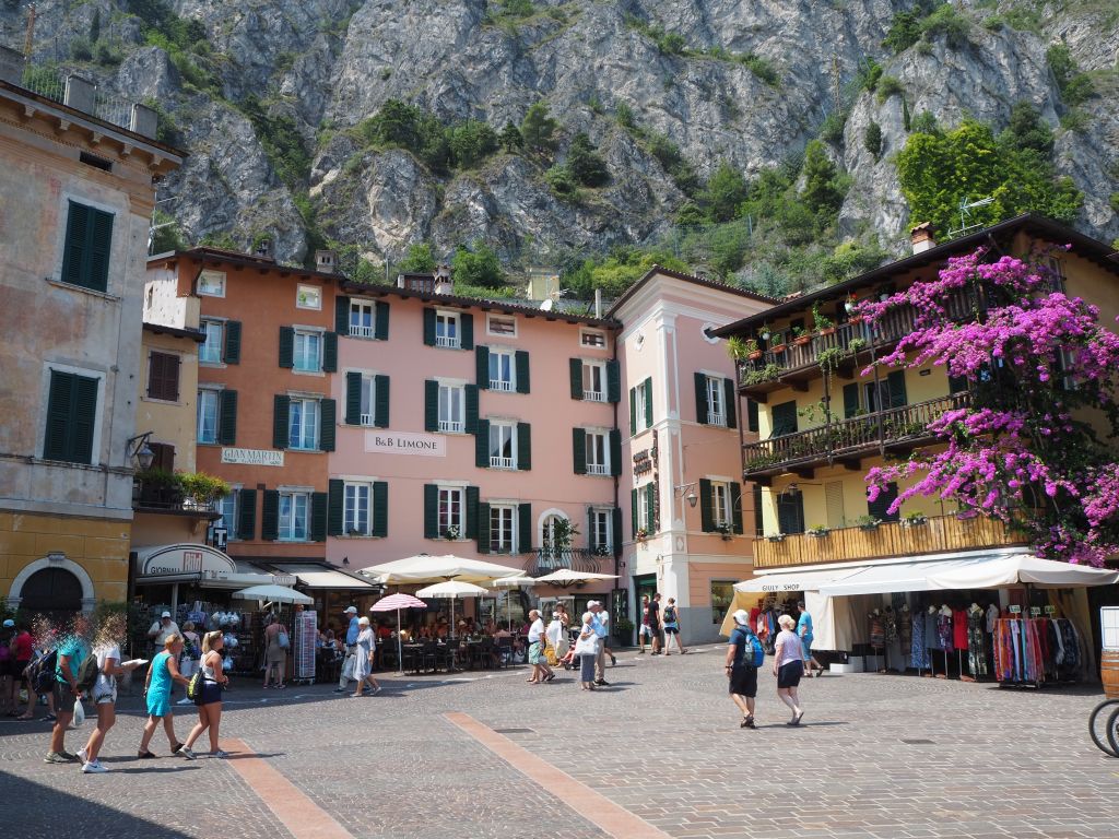 Piazza Garibaldi in Limone