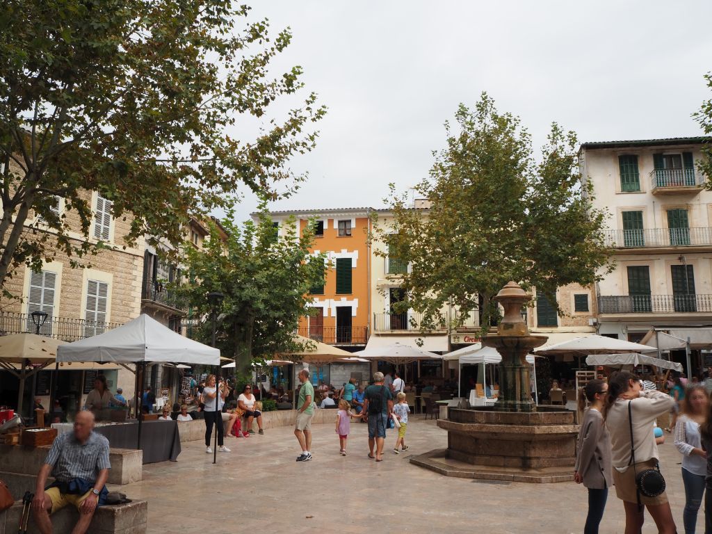 Plaza Constitución in Sóller