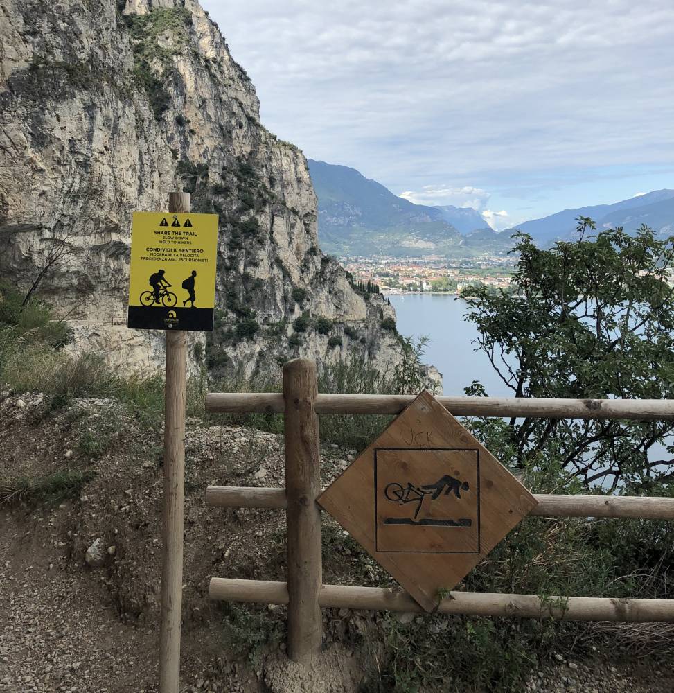 Fahrrad-Hinweis-Schild am Gardasee