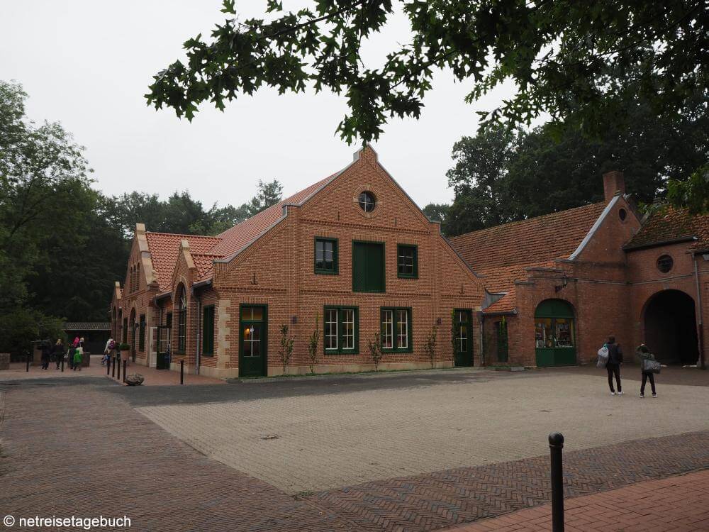 Dankernmarkt und Waschsalon im Schloss Dankern