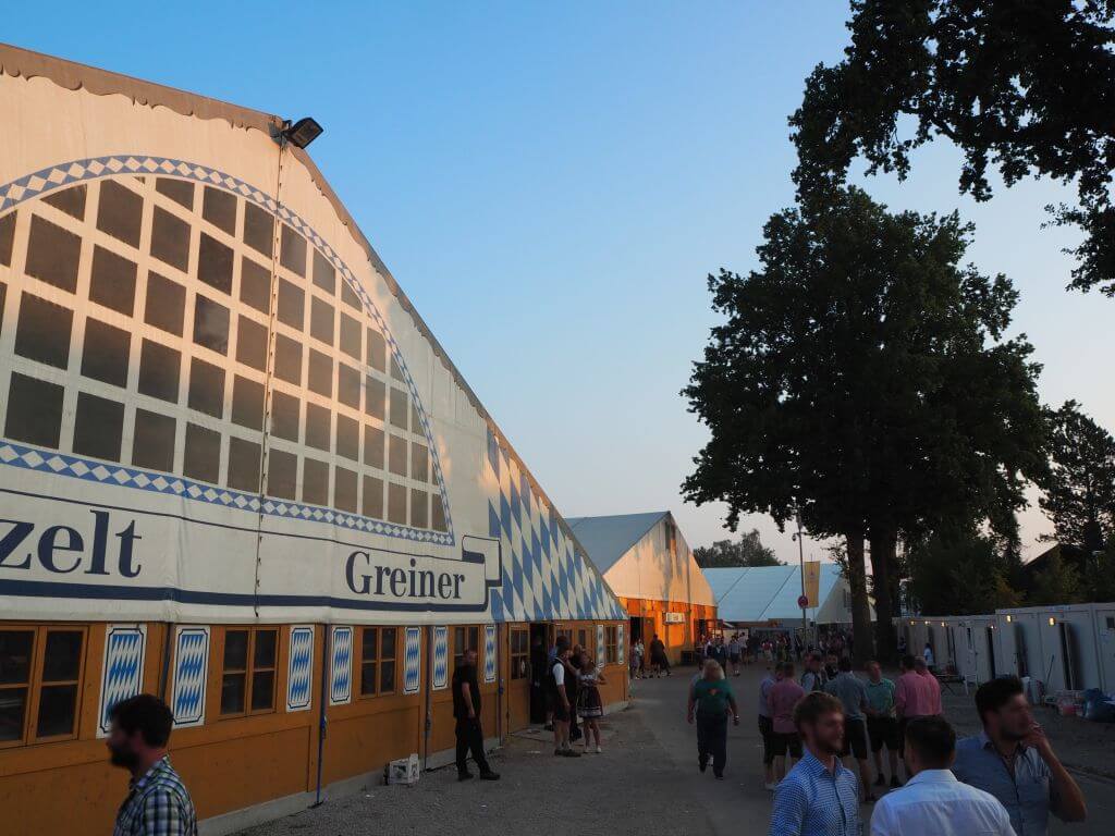 Zeltstürmung beim Barthelmarkt